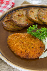 escalope  pané et galettes de légumes