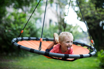 Spaß au der Schaukel