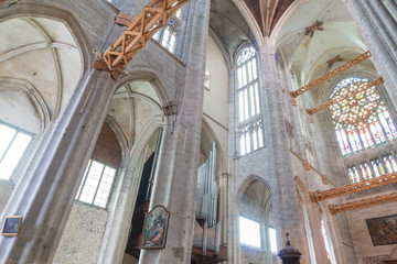Fototapeta premium interiors and architectural details of Saint Etienne cathedral