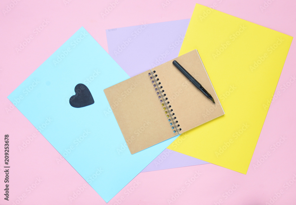 Aufkleber notepad with pen on colored paper background. girly diary. top view..
