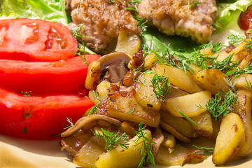 fried chicken with potatoes, mushrooms and chicken