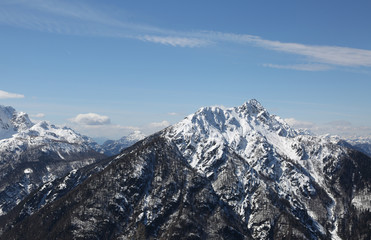 Fototapeta na wymiar panoramic view of mountains in winter