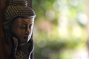 buddha image head stuck at the door