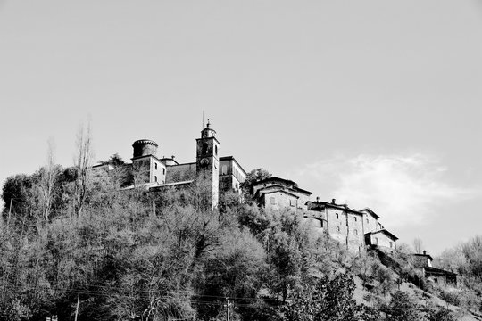 Paese, lunigiana, Bagnone, Panoramica scala di grigi