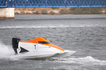 fast powerboat racing