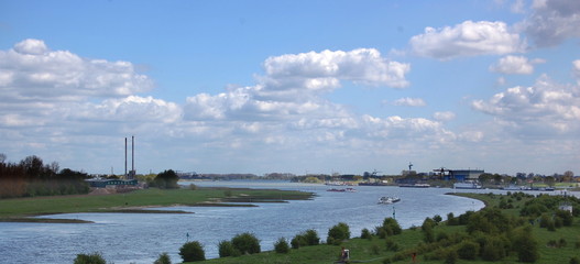 spitting of Rhine and Waal river 