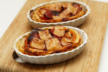 Tartelette with tomatos, chorizo and parmesan