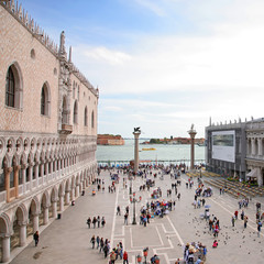 Obraz premium Doge`s Palace (Palazzo Ducale) in Venice, Italy. Doge`s Palace is one of the main travel attractions of Venice. Old architecture of Venice. Historical landmarks in Venice. Walk in the Palazzo Ducale.