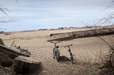 Obraz na płótnie Canvas Two bicycles on the seaside