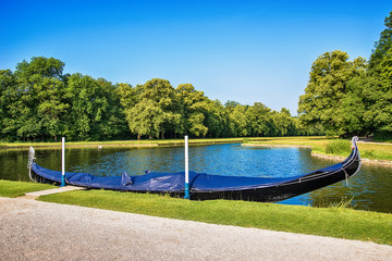 Naklejka premium gondola on the lake