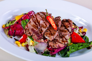 Grilled pork with vegetables