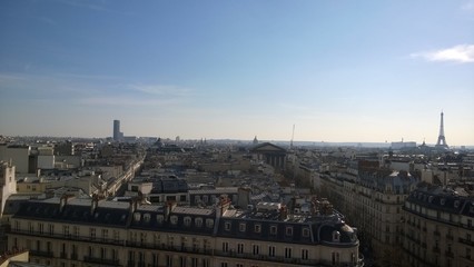 Der Eiffelturm am Horizont