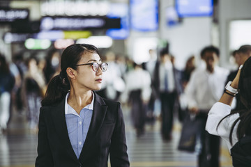 ビジネスウーマンと都会