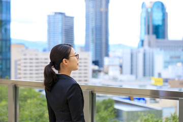 ビジネスウーマンと都会