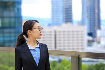 ビジネスウーマンと都会