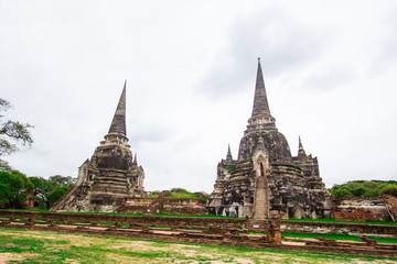 Obraz premium AYUTTHAYA, THAILAND - 10 June 2018 - The ruins of the old temple in Ayutthaya historical park, Ayutthaya, Thailand.
