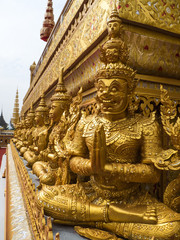 The golden giant pay respect in Thai temple
