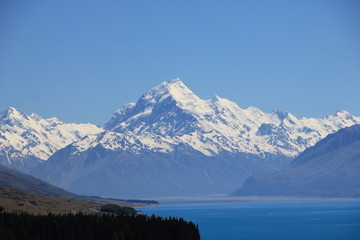 Fototapeta na wymiar Mt Cook and Lake Pukaki, New Zealand
