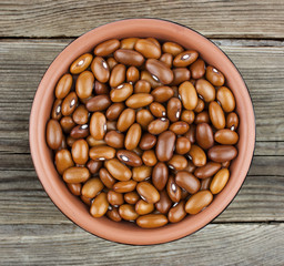 Haricot beans in bowl on wooden background