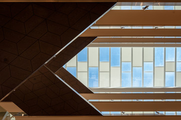 Obraz premium repetition and color in architecture