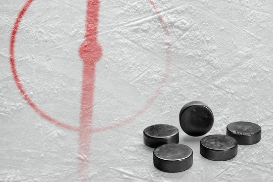 Fragment of the hockey arena with a central circle and washers