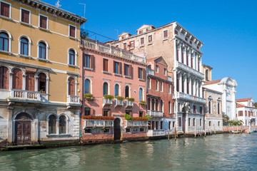 Obraz na płótnie Canvas Romantic canal in center of Venice. Italy