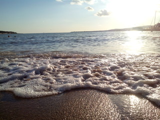 Волна на пляже