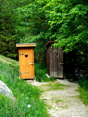 Erleichterung mit den Zwei Herzen in der grünen Natur 