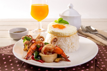 Fried Basil with Seafood