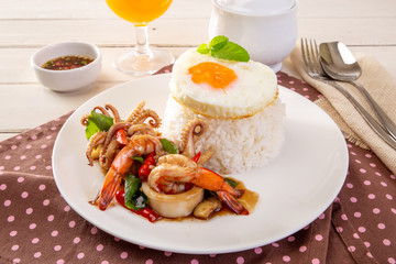 Fried Basil with Seafood