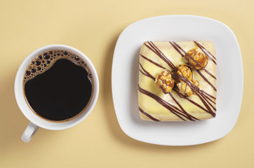 Coffee and glazed square donut © Sasajo