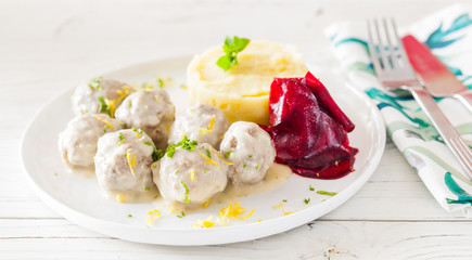 chicken meatballs with mashed potatoes and beets