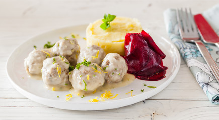 chicken meatballs with mashed potatoes and beets