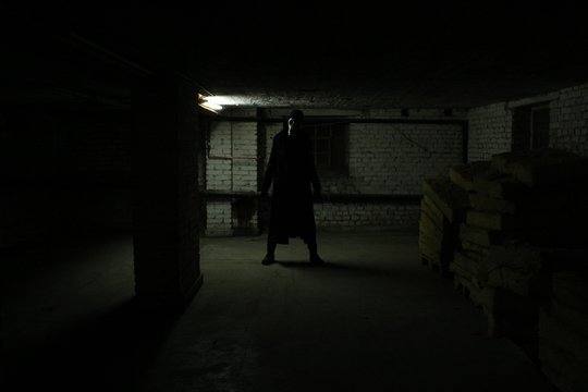 Mann mit Gasmaske