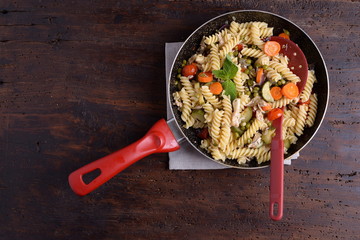 Fusilli in a pan with vegetables and chopped chicken 