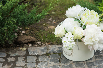 Obraz na płótnie Canvas White peony bouquet in white vase