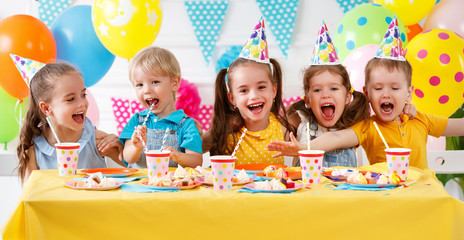 Obraz na płótnie Canvas n's birthday. happy kids with cake