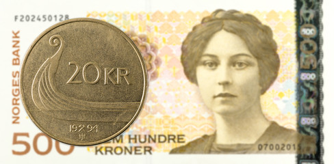 20 norwegian krone coin against 500 norwegian krone banknote