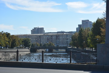The city's water channel with houses with parks and bridges