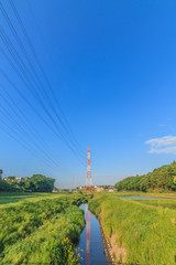 Obraz premium 春の朝の四街道の田園風景