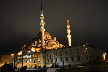 Fototapeta na wymiar Beautiful night mosque