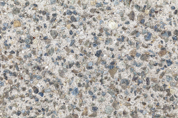 石が混ざったコンクリートの地面