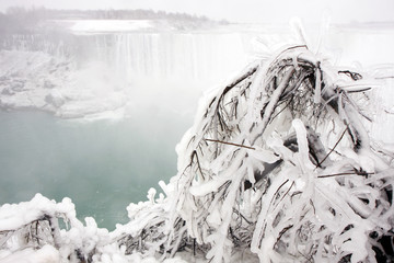 Niagara waterfall in winter © Yevgenia Gorbulsky