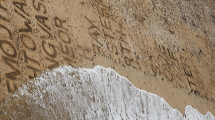 Strand Schrift in Newquay Cornwall