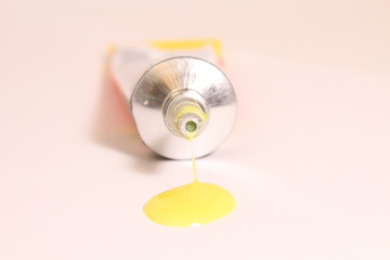 Highly resistant waterproof glue. Universal adhesive in a metal tube.
