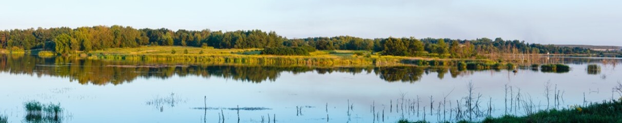 Fototapeta na wymiar Evening summer lake landscape.