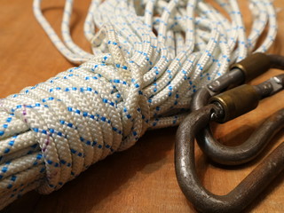 Carbines. Climbing equipment.