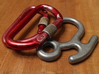 Carbines. Climbing equipment.