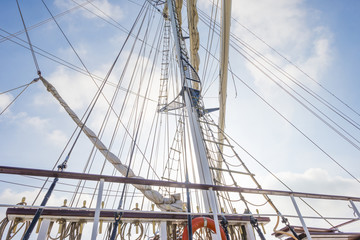 Obraz premium Rigging of a tall ship in a port in sunlight in spring
