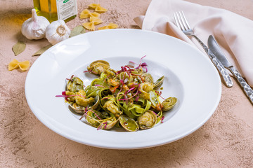 Green pasta with shrimp and mussels
